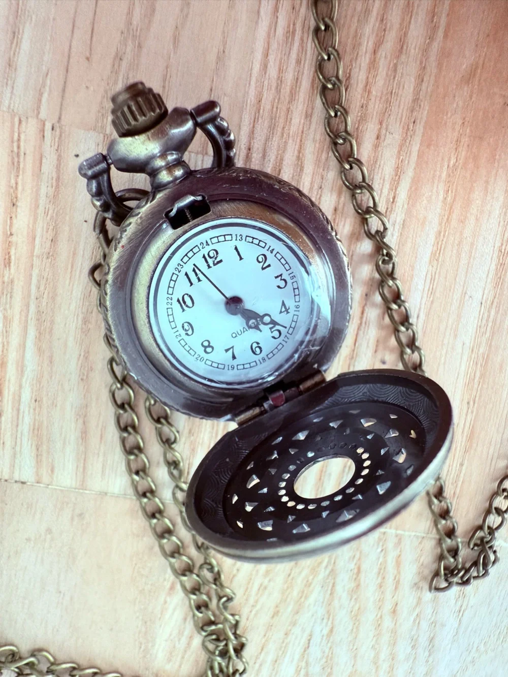 Vintage style pendant watch necklace NEW BATTERY